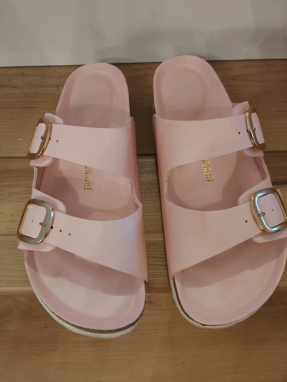 Cushionaire Sz 8.5 Wide  Like New.